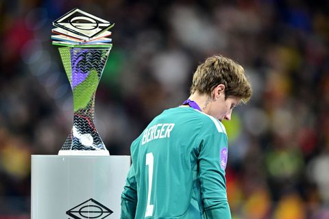 Die Entscheidung naht, ob es in der Nationalelf mit Torhüterin Berger weitergeht. Foto: Sebastian Christoph Gollnow/dpa