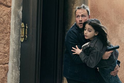 Wenn Kinder bedroht werden, kann Gabriel (Max Riemelt) nicht wegsehen. Als die Mafia nach einem schief gelaufenen Drogengeschäft den kleinen Luca (Ettore Rosetto) entführen will, sieht er rot.