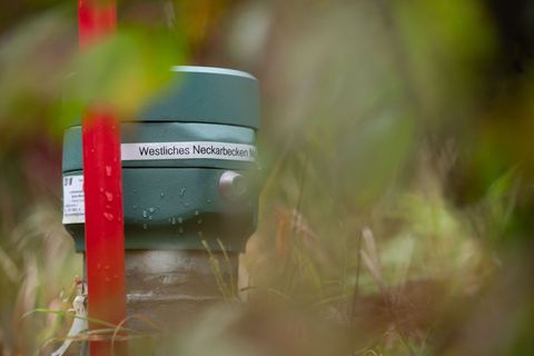 An mehreren Stellen im Land werden die Grundwasserstände gemessen. (Archivbild) Foto: Marijan Murat/dpa