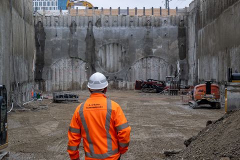 Bei den maschinellen Tunnelbauarbeiten stehen zunächst nur Rettungs- und Erkundungsstollen auf dem Programm. (Archivbild) Foto: