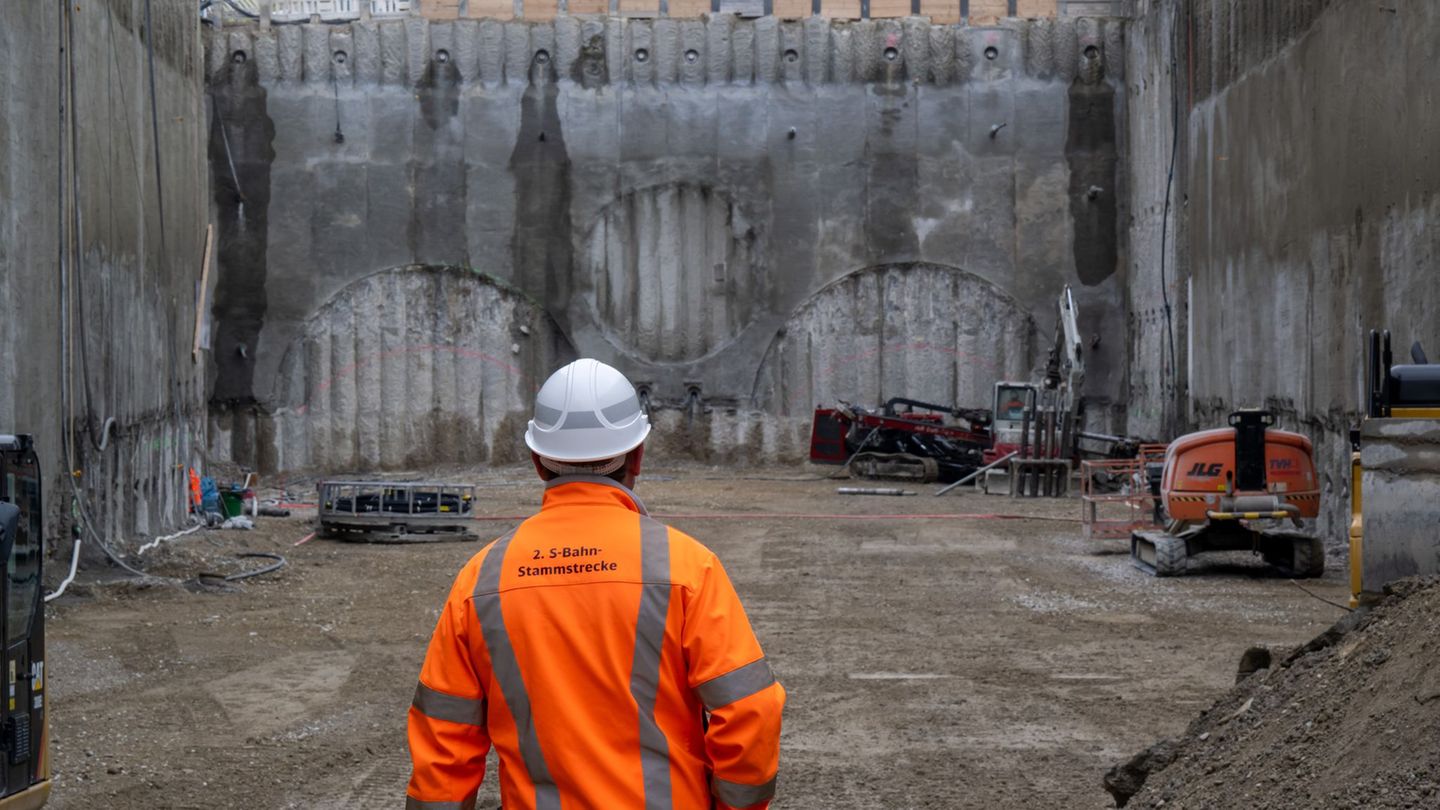 Bei den maschinellen Tunnelbauarbeiten stehen zunächst nur Rettungs- und Erkundungsstollen auf dem Programm. (Archivbild) Foto: