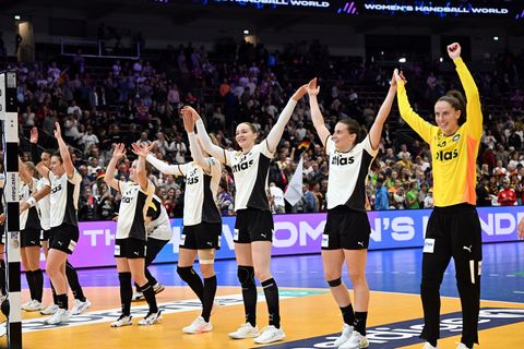 Die Handballerinnen haben bei der Heim-WM einen Erfolgslauf. Foto: Federico Gambarini/dpa