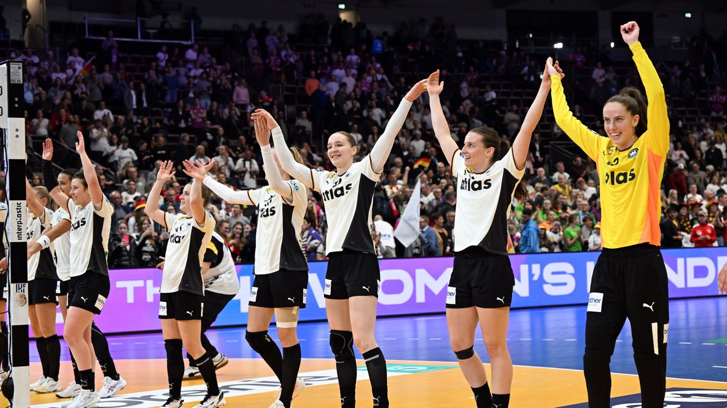 Die Handballerinnen haben bei der Heim-WM einen Erfolgslauf. Foto: Federico Gambarini/dpa
