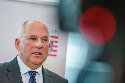 Minister: "Wer rechtskräftig wegen einer Straftat verurteilt wurde hat gezeigt, dass er die Rechtsordnung nicht vollständig resp