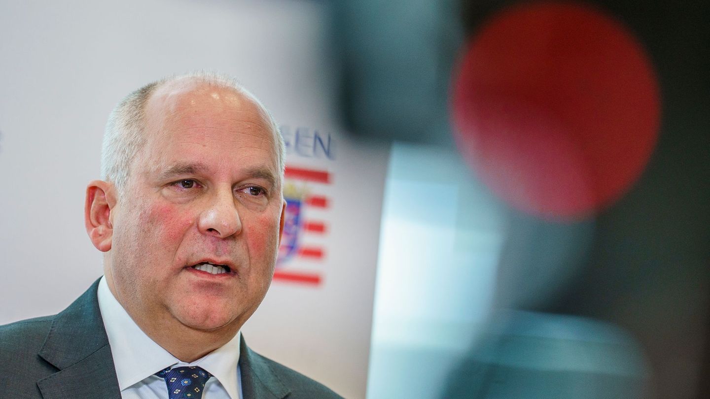 Minister: "Wer rechtskräftig wegen einer Straftat verurteilt wurde hat gezeigt, dass er die Rechtsordnung nicht vollständig resp