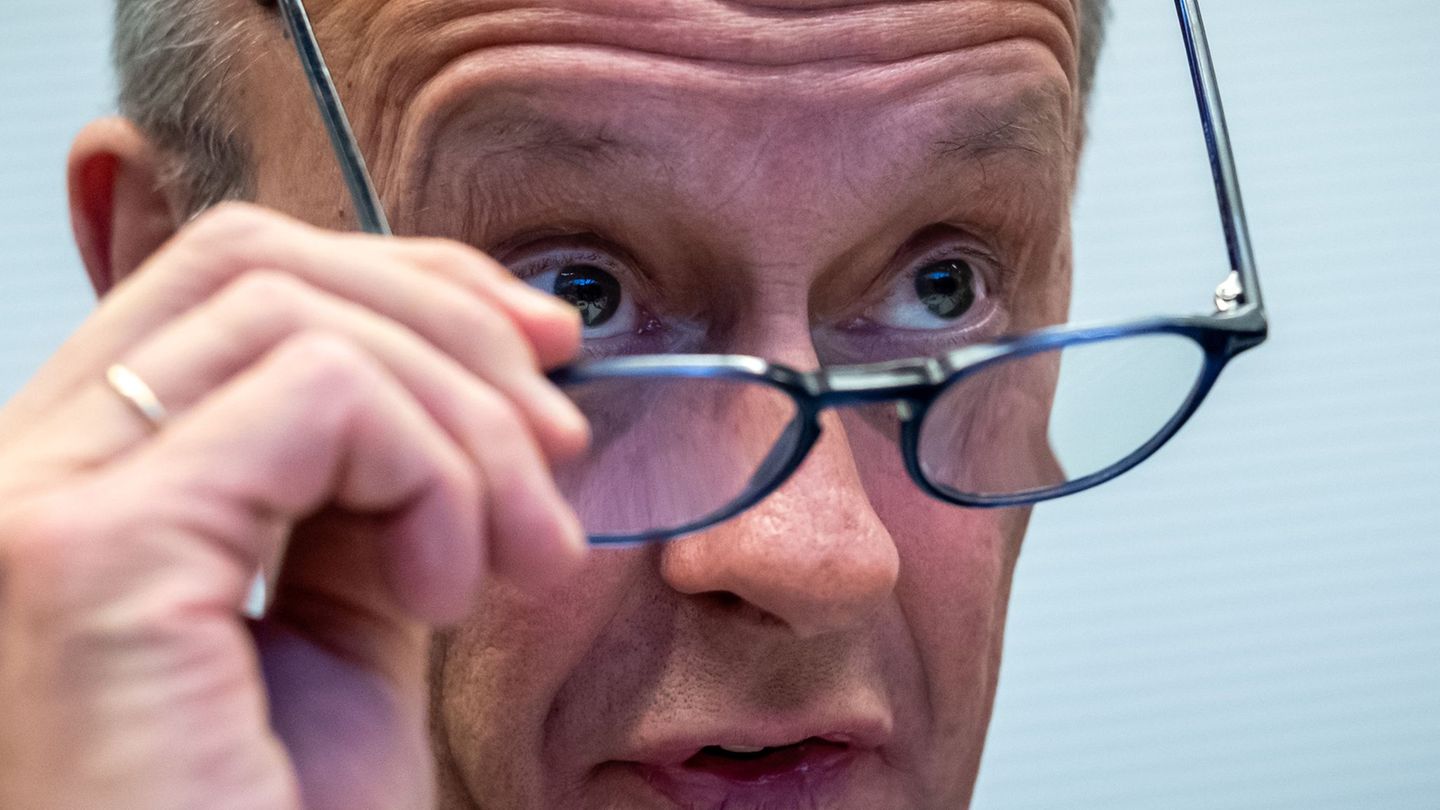 Kanzler Merz warnte in der Fraktionssitzung vor einer Destabilisierung Deutschlands und Europas, wenn die Koalition keine eigene