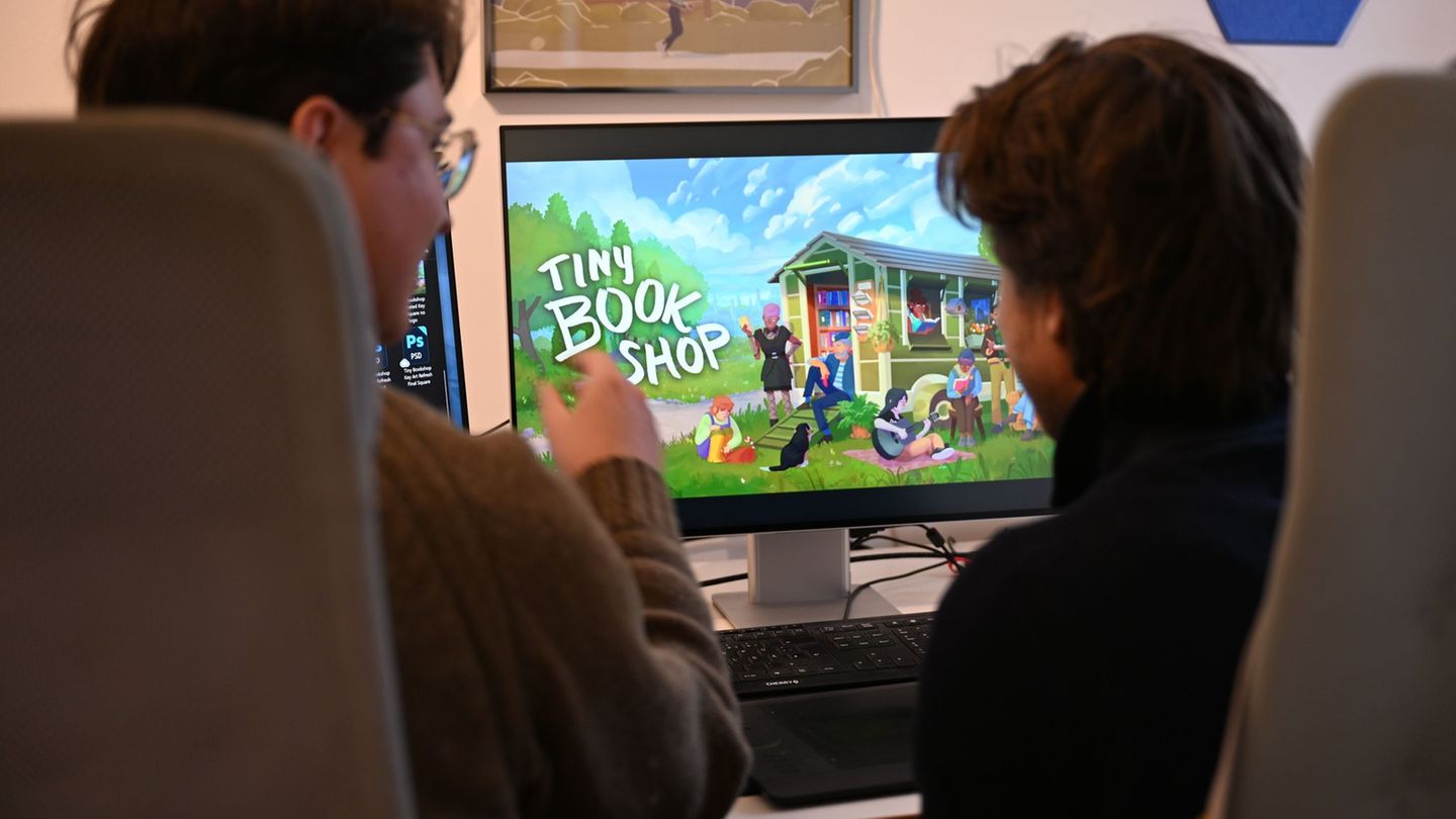 Als Bachelor-Arbeit an der Uni entstanden, inzwischen ein großer Verkaufserfolg: Das Spiel "Tiny Bookshop" mit ihren beiden Entw