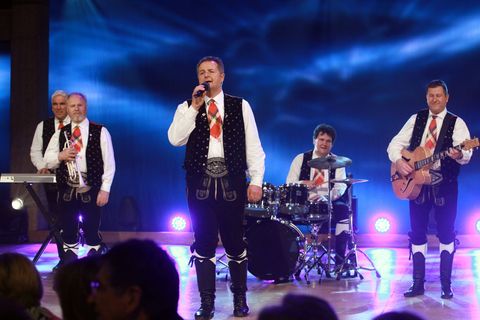 Die Kastelruther Spatzen touren ab Donnerstag auf ihre Weihnachtstournee durch Ostdeutschland. (Archivbild) Foto: Bodo Schackow/