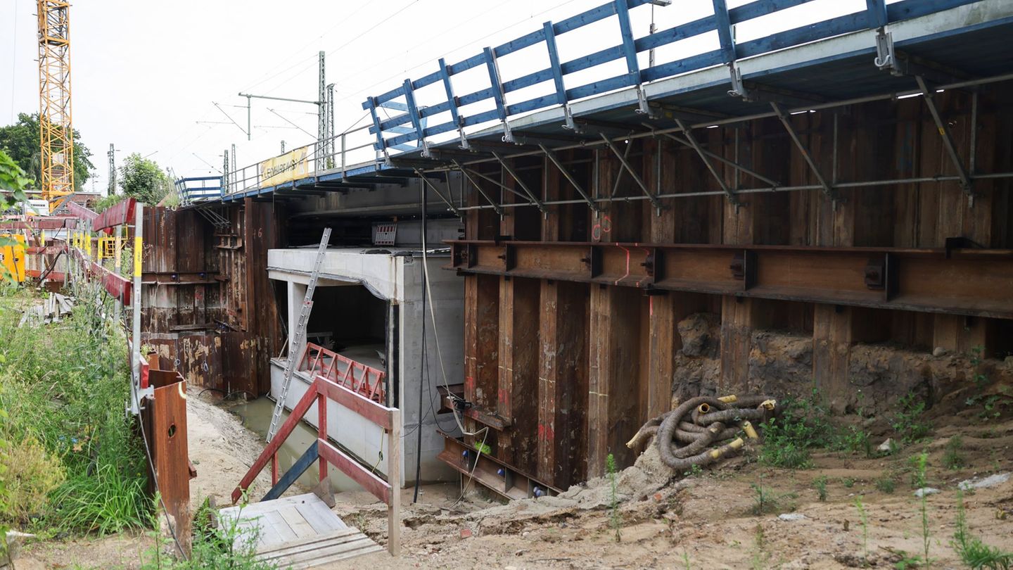 Die Planung eines S-Bahntunnels zwischen dem neuen Bahnhof Altona und dem Hamburger Hauptbahnhof kommt nicht voran. (Archivbild)