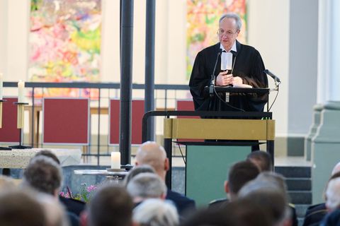 Der Berliner Bischof Christian Stäblein fordert mehr Beteiligung junger Menschen bei der Debatte um die Wehrpflicht. Foto: Annet