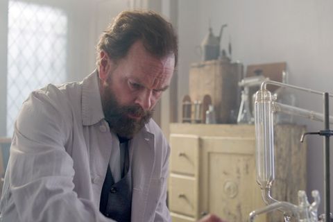 Die Faszinantion des Sprengstoffs ließ Nobel zeitlebens nicht los. In seinem Terstament verfügte er jedoch, dass es für alle, "die der Menschheit den größten Nutzen geleistet haben", den nach ihm benannten "Nobelpreis" geben sollte. Neben Medizin, Physik, Chemie und Literatur gibt es seit 1901 auch den für einen wichtigen Beitrag zum Frieden.