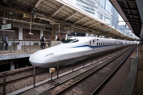 Japans Hochgeschwindigkeitszug Shinkansen ist berühmt für seine Pünktlichkeit. (Archivbild) Foto: Soeren Stache/dpa