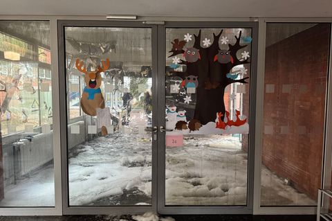 Am Samstagmittag brach in einer Hannoveraner Grundschule ein Feuer aus. Nun sollen die Schüler an einem anderen Ort unterrichtet