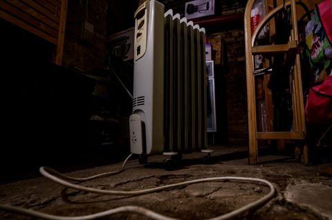 Elektrischer Heizkörper in einem Keller in Berlin