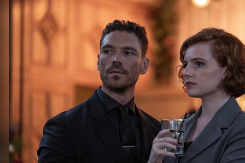 Vielsagende Blicke: Michael Kavanagh (James Nelson-Joyce) und Partnerin Diana (Hannah Onslow) verfolgen in "This City Is Ours"