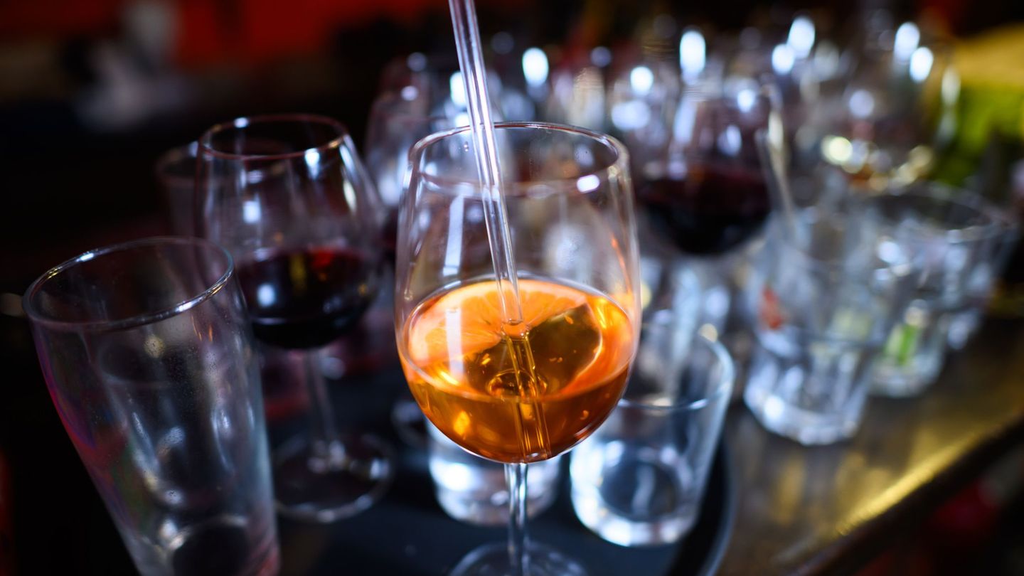 Die volkswirtschaftlichen Kosten alkoholbedingter Erkrankungen liegen laut Deutscher Hauptstelle für Suchtfragen bei rund 57 Mil