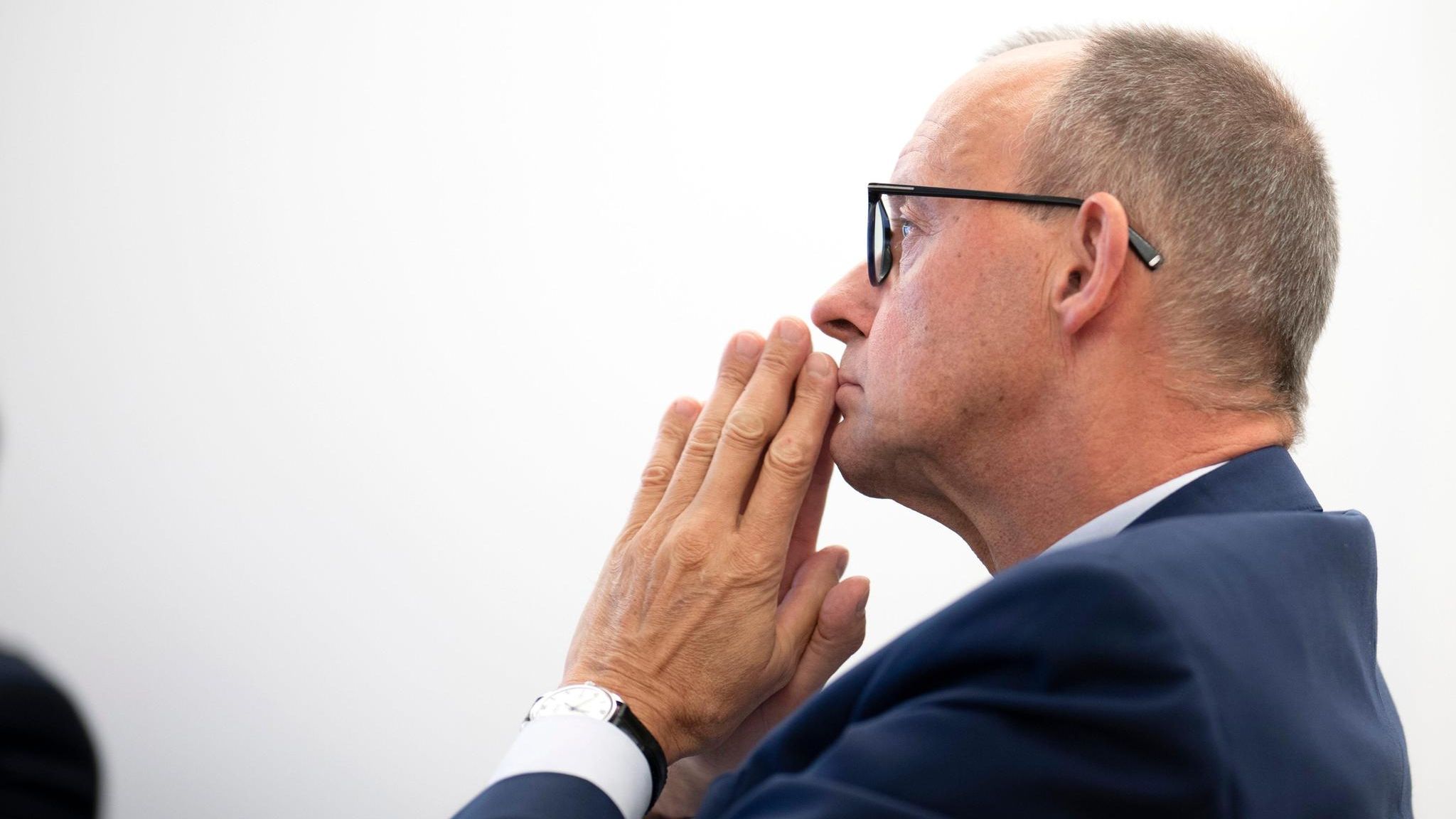 Friedrich Merz, er sieht nachdenklich aus