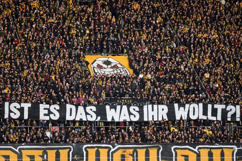Fans von Dynamo Dresden protestierten schweigend gegen die geplanten schärferen Sicherheitsauflagen in Stadien. (Archivbild) Fot