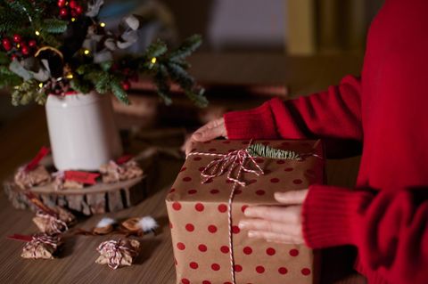 Soll das Paket pünktlich vor Weihnachten ankommen, muss es zeitig verschickt werden (Symbolbild)