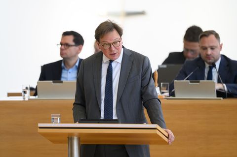 Sachsens Umweltminister Georg-Ludwig von Breitenbuch will die Wasserversorgung im Freistaat krisenfest machen. Foto: Robert Mich