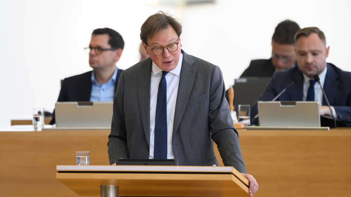 Sachsens Umweltminister Georg-Ludwig von Breitenbuch will die Wasserversorgung im Freistaat krisenfest machen. Foto: Robert Mich