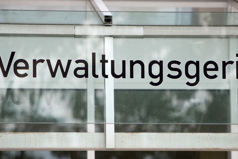 Ein Verwaltungsgericht soll entscheiden, ob die Kündigung rechtens ist. (Symbolbild) Foto: picture alliance / dpa