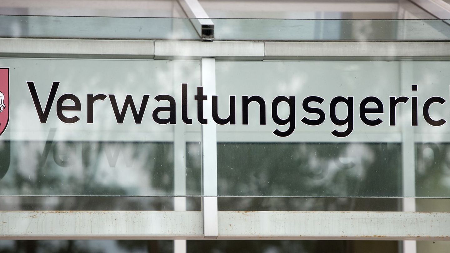 Ein Verwaltungsgericht soll entscheiden, ob die Kündigung rechtens ist. (Symbolbild) Foto: picture alliance / dpa