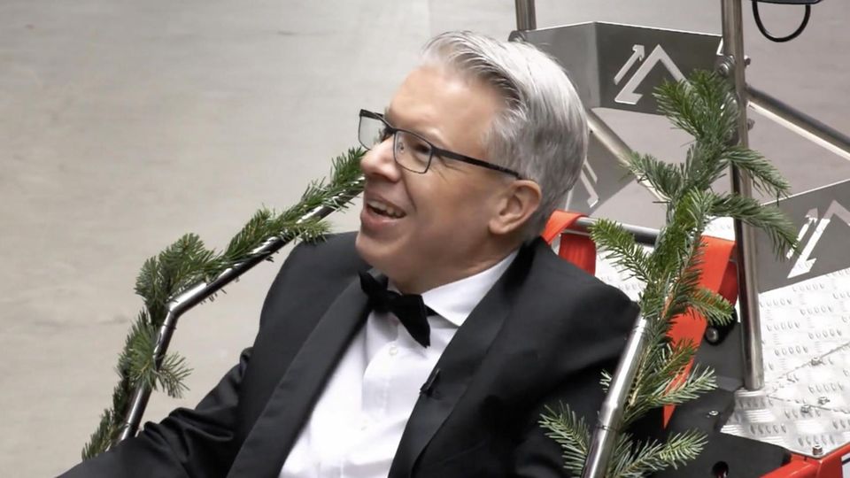 Frank Thelen im Schneemobil