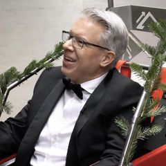 Frank Thelen im Schneemobil