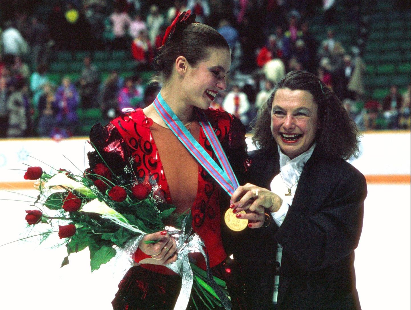 Kati Witt mit ihrer Trainerin Jutta Müller im Jahr 1988