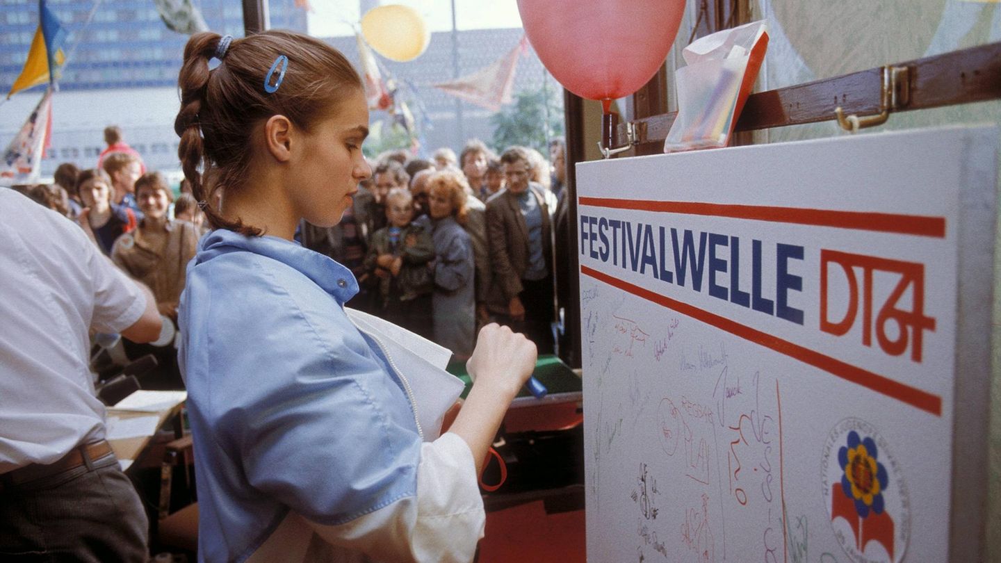 Katharina Witt an der Autogrammwand 1984