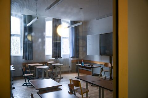 Aus Protest gegen die Wehrdienst-Pläne der schwarz-roten Koalition in Berlin wollen junge Menschen an diesem Freitag nicht in di