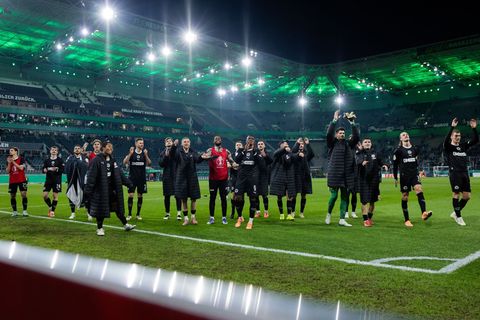 St.Paulis Jubel nach dem Pokal-Coup. Foto: Rolf Vennenbernd/dpa