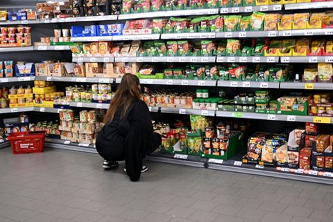 Kundin in einem Supermarkt