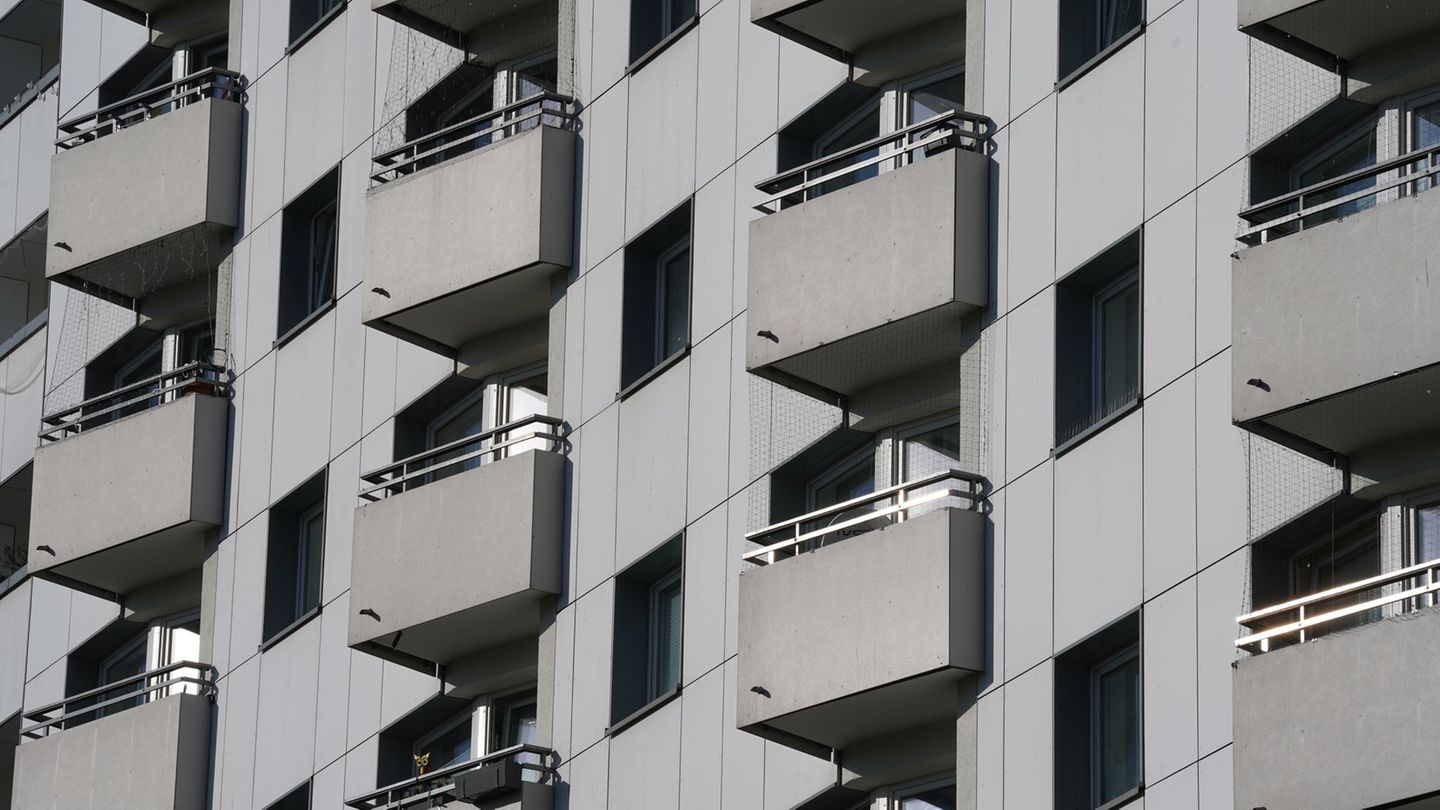 Weil die Beschäftigten in den Dienststellen überlastet sind, konnte nach Angaben des Senats bislang keine einzige Meldung zu mög