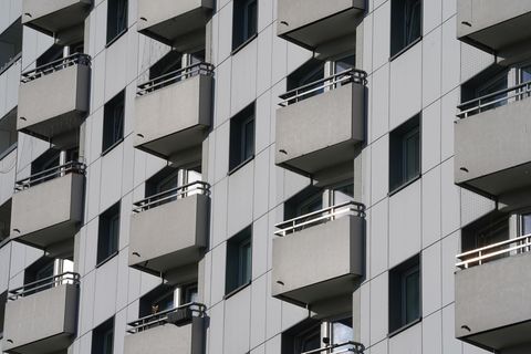 Weil die Beschäftigten in den Dienststellen überlastet sind, konnte nach Angaben des Senats bislang keine einzige Meldung zu mög