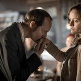 ... sind Jessica Schwarz, Tom Wlaschiha und wie hier im Bild Lena Urzendowsky und Merlin Sandmeyer in Nebenrollen zu sehen. Die Musik stammt unter anderem von Oscar-Preisträger Hans Zimmer. Die Geschichte hat übrigens einen wahren, historischen Hintergrund: Im niedersächsischen Wietze (Landkreis Celle) wurde 1858 eine der weltweit ersten Erdölbohrungen durchgeführt. Bis 1920 war Wietze das produktivste Erdölfeld in Deutschland