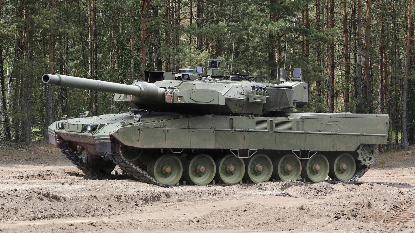 Leopard 2 A8 ohne Markierungen in Olivgrün