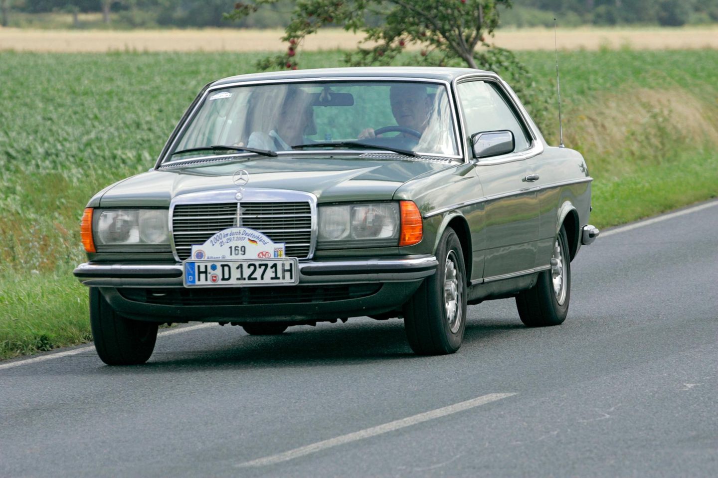 280 CE (123) in grünmetallic