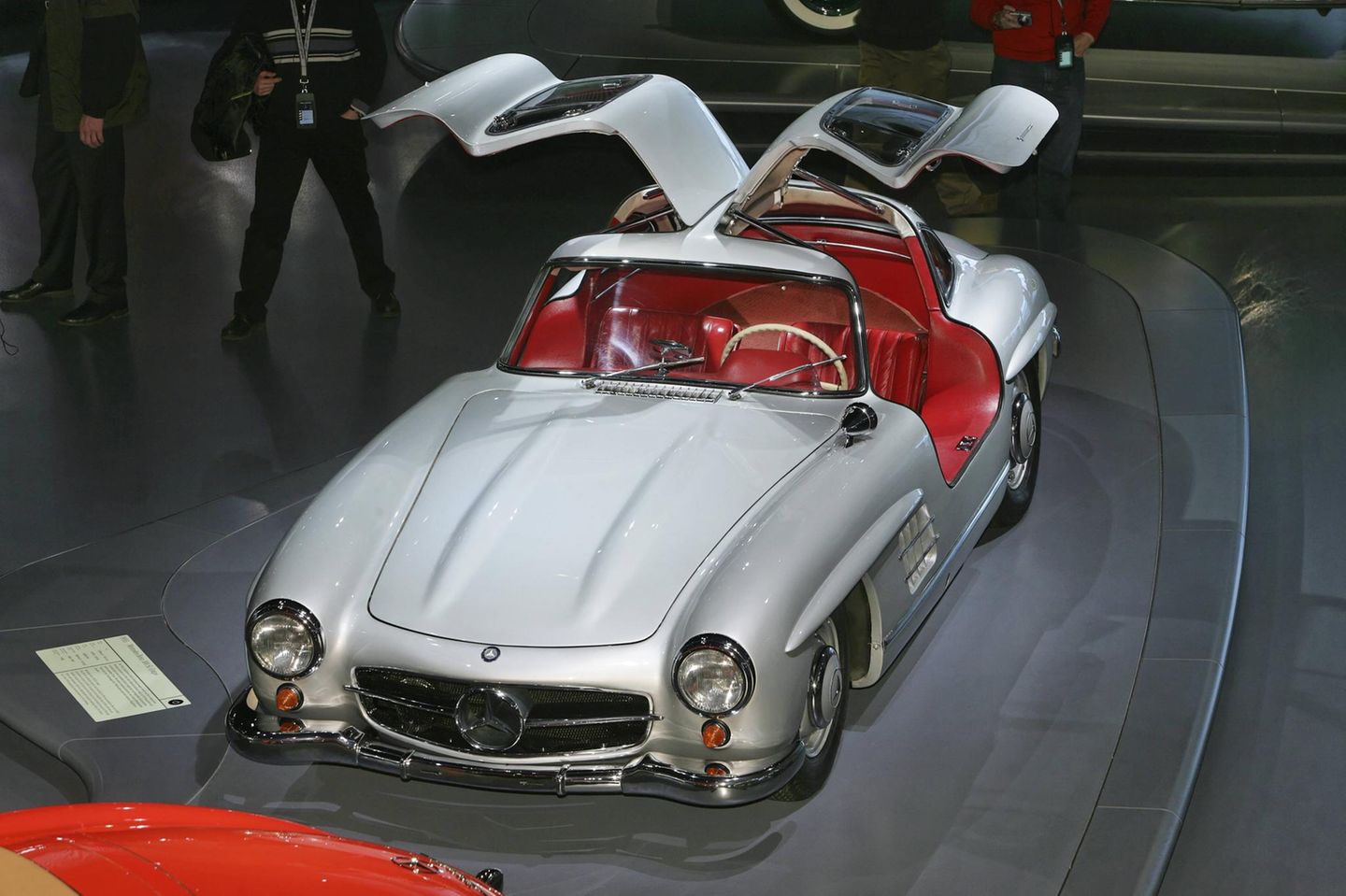 Mercedes 300 SL (W 198) in silber