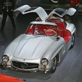 Mercedes 300 SL (W 198) in silber