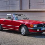 Mercedes 350 SL (R 107) in signalrot