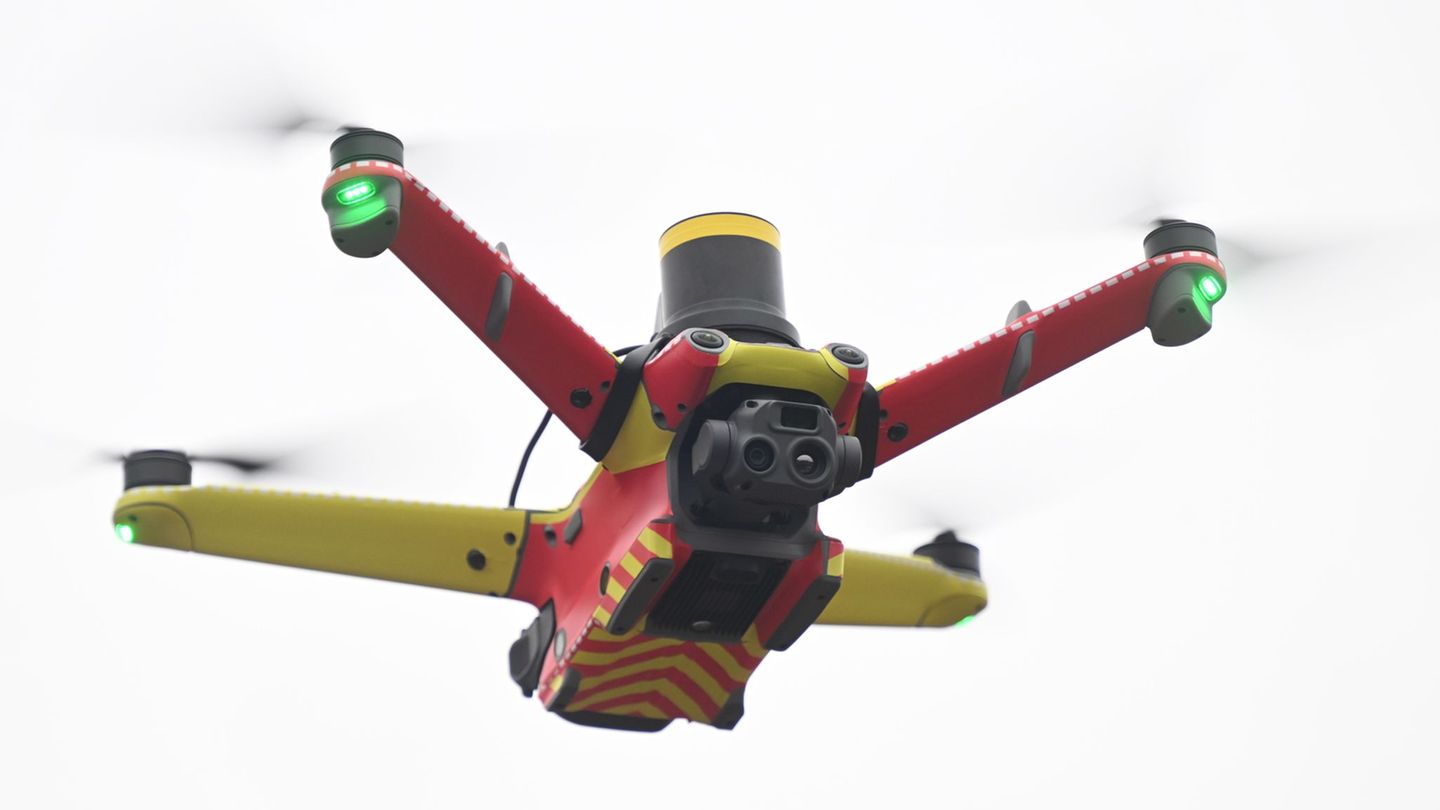 Die Drohnen sollen noch vor den Einsatzkräften vor Ort sein und der Einsatzleitung bei der Einschätzung helfen. Foto: Felix Hörh
