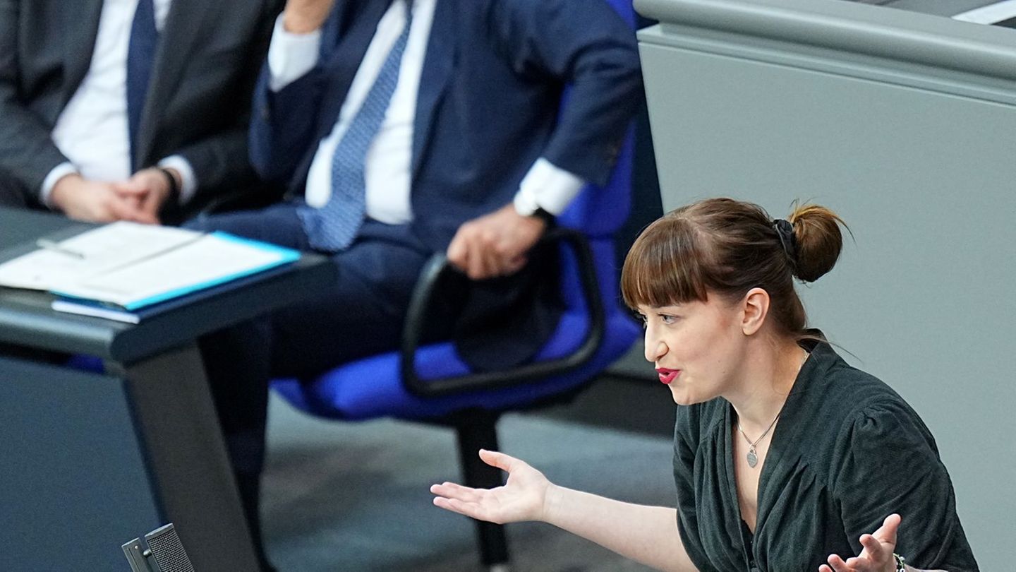 Wer hat's gemacht? Sie hat's gemacht. Reichinnek löst das Renten-Dilemma der Koalition. Foto: Michael Kappeler/dpa