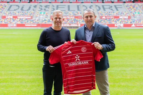 Allofs und Anfang bei der Trainervorstellung. (Archivbild) Foto: Rolf Vennenbernd/dpa