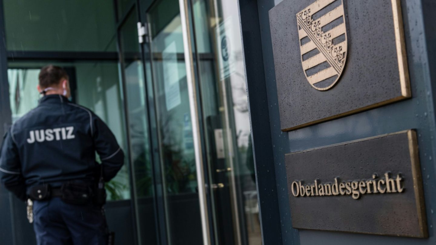 Eingang zu Oberlandesgericht Dresden