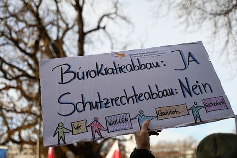 Die Verbände fürchten, dass Bedürftige nicht mehr geschützt werden künftig. Foto: Katharina Kausche/dpa