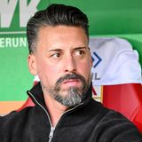 Bundesliga: Sandro Wagner auf der Bank des FC Augsburg