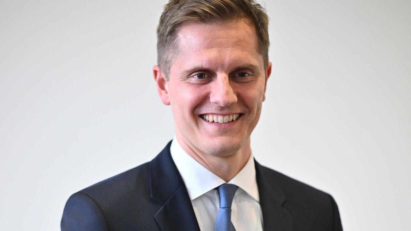 Benjamin Grimm will den Verwaltungsgerichten beim Abbau der Asylgerichtsverfahren helfen. (Archivbild) Foto: Sebastian Gollnow/d