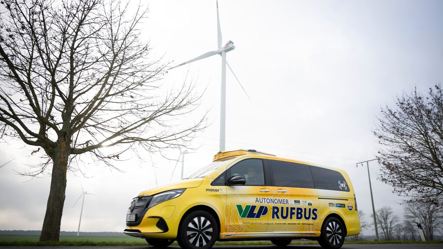 Der autonome Rufbus wird in Kürze im Raum Hagenow getestet. Foto: Philip Dulian/dpa